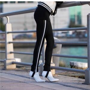 🤍🖤 Zara Women's Black Stretch Fit
Stirrup Leggings